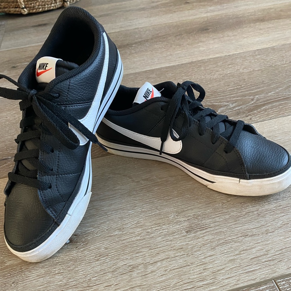 ✔️Nike Court Vision Ladies Shoe EUC ✔️
